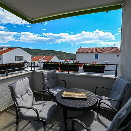 Bine Apartment *